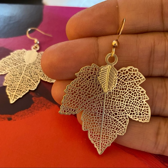 2/$35🖤 Gold Plated | Openwork Maple Leaf Earrings D31 - Picture 7 of 8